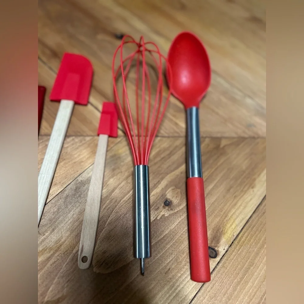 Mix of Red Kitchen Tools Starter Set